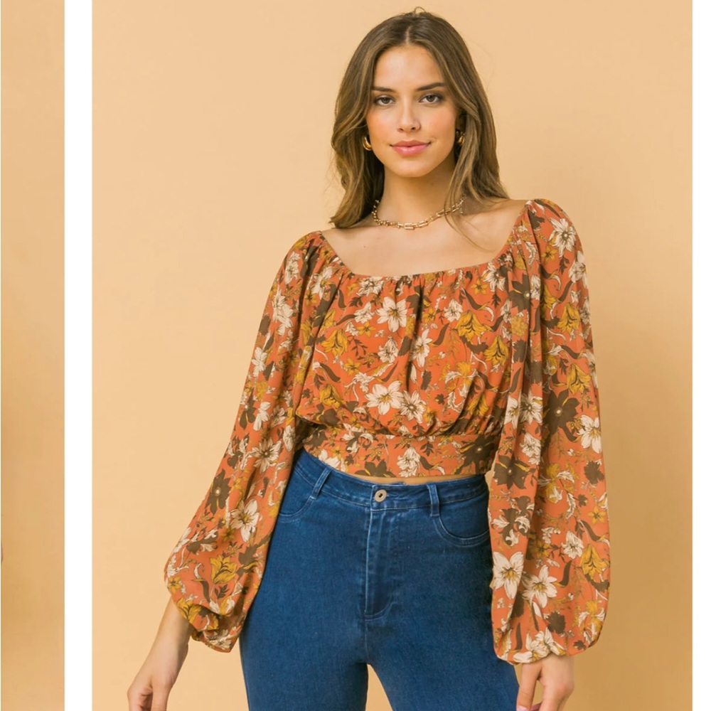 Off the shoulder/ square neck balloon sleeves floral cropped top. Size Large